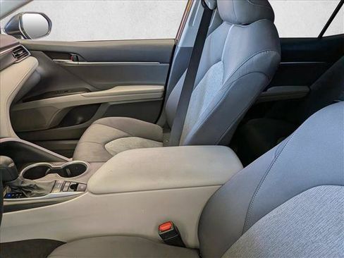 Used 2021 Toyota Camry LE FWD image 13