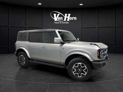 Used 2024 Ford Bronco Outer Banks AWD/4WD image 1