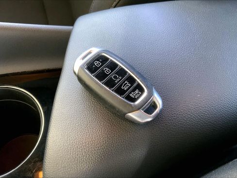 Used 2023 Hyundai Elantra SEL w/ Convenience Package FWD image 15