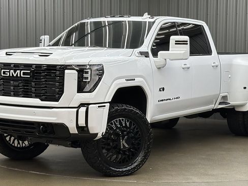 Used 2026 GMC Sierra 3500 Denali w/ Denali Reserve Package AWD/4WD image 1