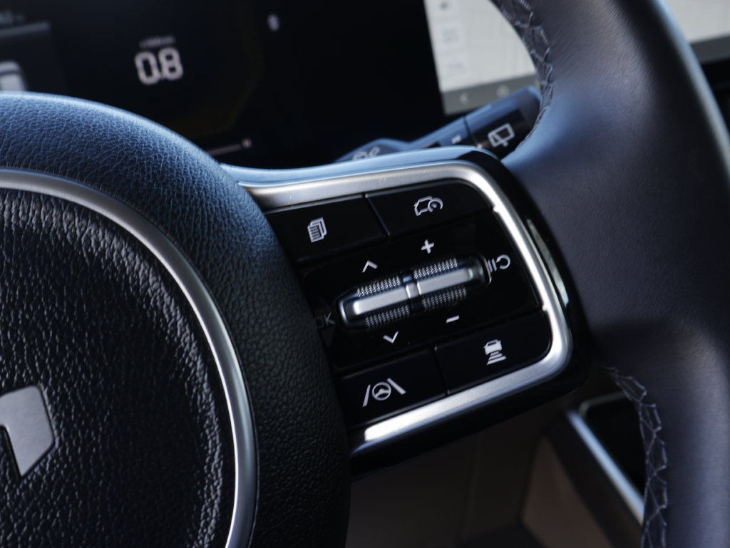 Certified 2026 Kia Carnival FWD image 38