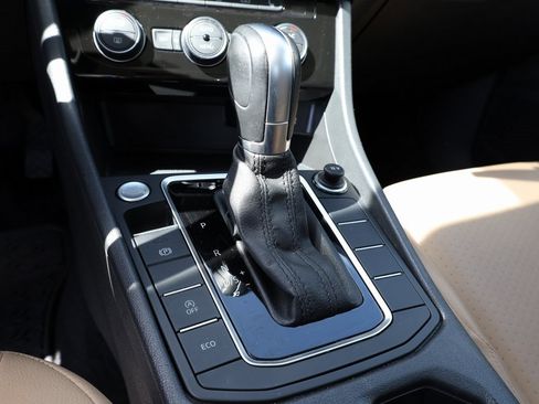 Used 2019 Volkswagen Jetta SE image 24