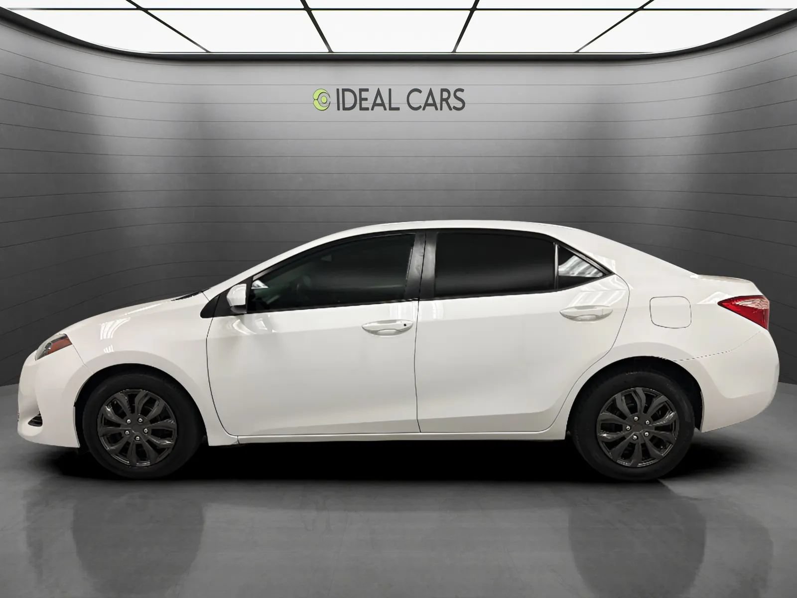 Used 2018 Toyota Corolla LE w/ Carpet Mat Package (TMS) FWD image 8