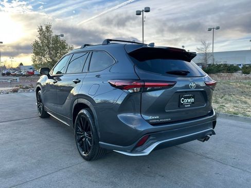 Used 2024 Toyota Highlander XSE image 6