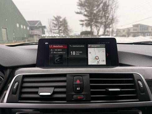 Used 2018 BMW 320i xDrive Sedan w/ Premium Package image 21