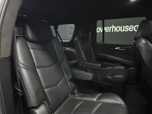 Used 2016 Cadillac Escalade ESV Platinum RWD image 34
