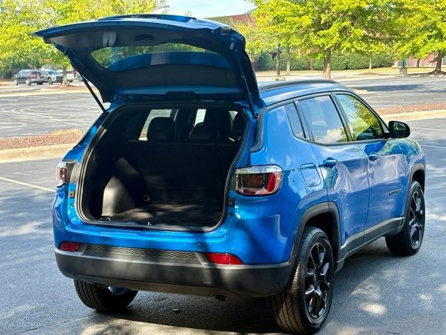 Used 2026 Jeep Compass Latitude AWD/4WD image 18