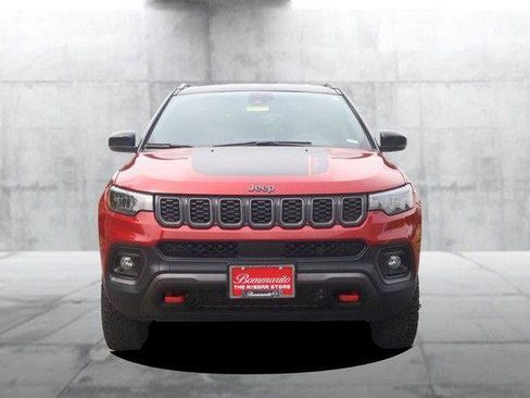 Used 2025 Jeep Compass Trailhawk AWD/4WD image 4