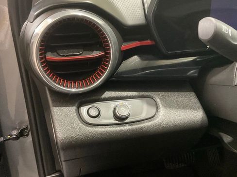 Used 2025 Chevrolet Trax RS w/ Driver Confidence Package image 8