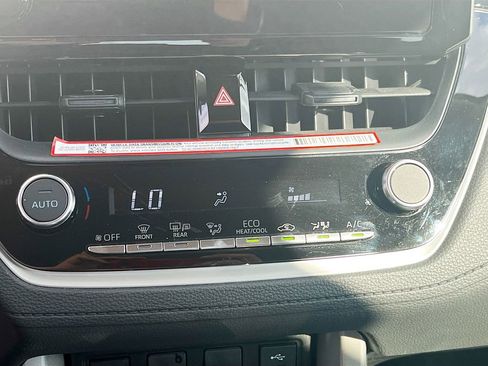 Used 2025 Toyota Corolla Cross LE FWD image 15