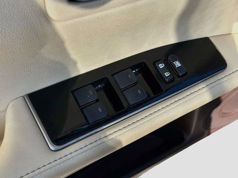 Used 2017 Lexus ES 350 w/ Ultra Luxury Package FWD image 22