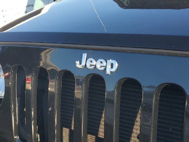 Used 2015 Jeep Wrangler Sport w/ Mopar Black Appearance Group AWD/4WD image 4