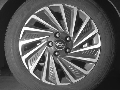 Used 2025 Hyundai Sonata SEL FWD image 13