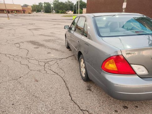 Used 2000 Toyota Avalon XL w/ Option Pkg 3 FWD image 6