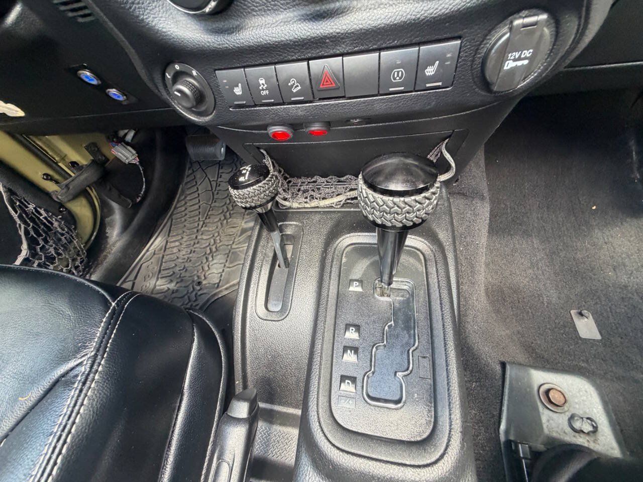 Used 2013 Jeep Wrangler Unlimited Sahara w/ Dual Top Group AWD/4WD image 40