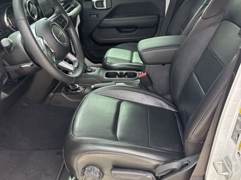 Used 2022 Jeep Wrangler Unlimited Sahara image 12