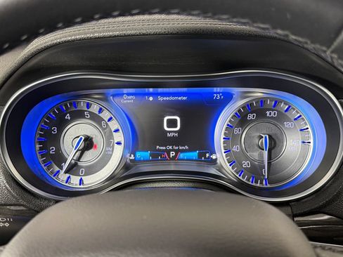 Used 2016 Chrysler 300 Limited RWD image 11