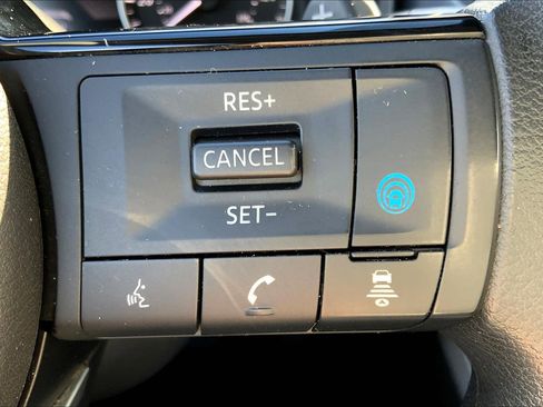 Used 2021 Nissan Rogue SV image 21