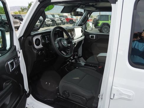 Used 2025 Jeep Wrangler Unlimited Sport AWD/4WD image 28