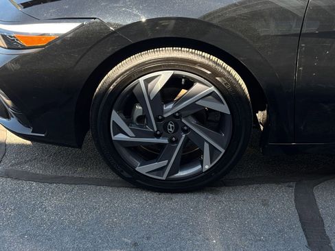 Used 2025 Hyundai Elantra SEL image 37