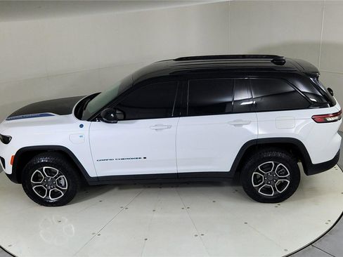 Used 2024 Jeep Grand Cherokee Trailhawk w/ Luxury Tech Group III image 45