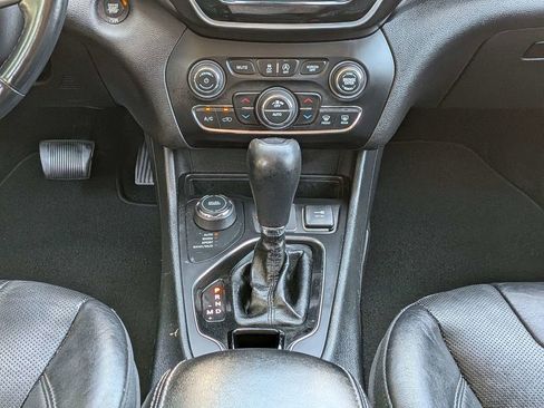 Used 2019 Jeep Cherokee Limited AWD/4WD image 21