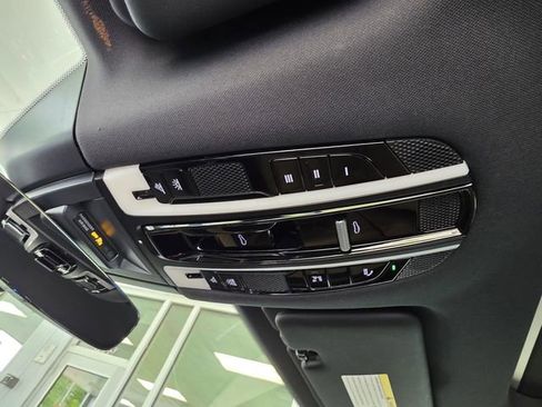 Used 2019 Porsche Cayenne AWD/4WD image 28