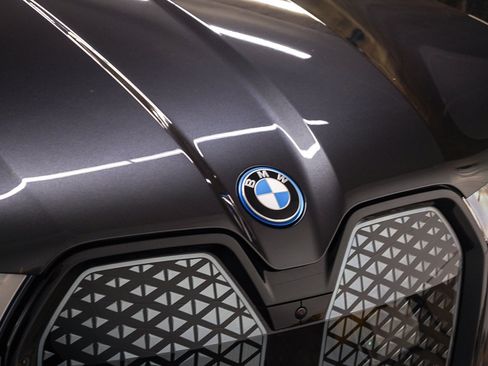 Certified 2024 BMW iX xDrive50 w/ Premium Package AWD/4WD image 9
