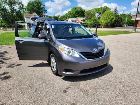 Used 2014 Toyota Sienna LE FWD image 10
