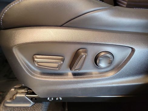 Used 2024 Toyota Corolla Cross XSE w/ Convenience Package image 13