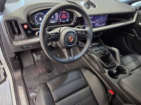 Certified 2026 Porsche Cayenne Coupe AWD/4WD image 4
