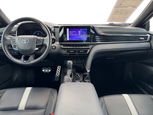 Used 2025 Toyota Camry SE FWD image 12