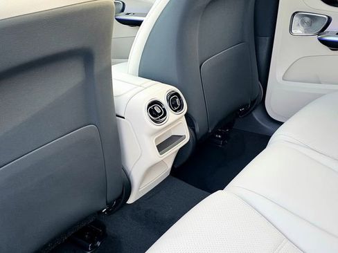 New 2026 Mercedes-Benz GLC 300 4MATIC image 23