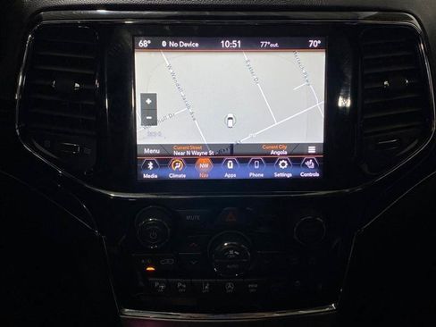 Used 2019 Jeep Grand Cherokee Overland AWD/4WD image 15