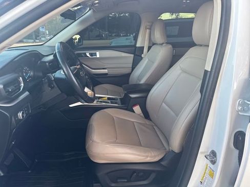 Used 2021 Ford Explorer XLT w/ Equipment Group 202A image 9