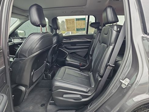 Used 2022 Jeep Grand Cherokee L Limited image 16