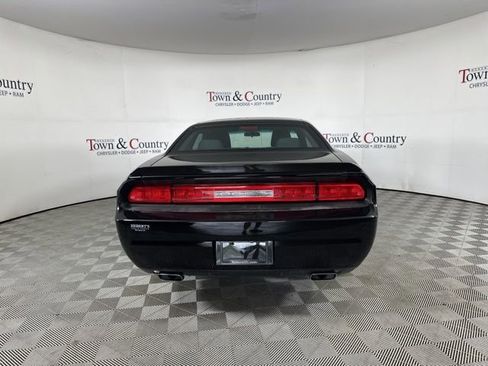 Used 2012 Dodge Challenger SXT image 6