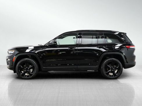 Used 2024 Jeep Grand Cherokee Limited w/ Black Appearance Package AWD/4WD image 2