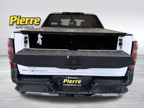 Used 2025 Chevrolet Silverado EV LT image 4