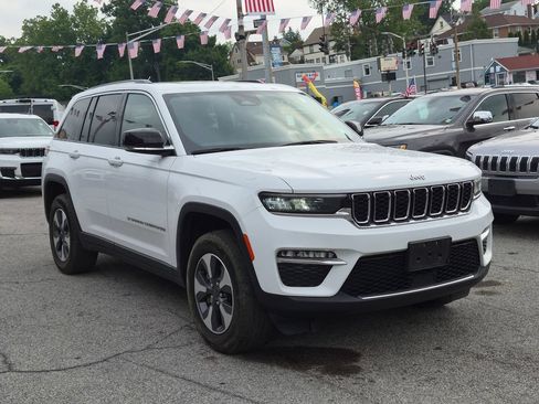 Used 2023 Jeep Grand Cherokee 4WD 4xe image 4