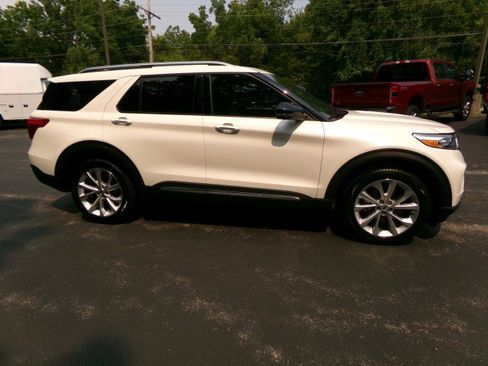 Used 2023 Ford Explorer Platinum w/ Premium Technology Package AWD/4WD image 8