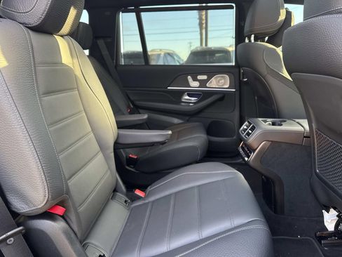 Used 2025 Mercedes-Benz GLS 450 4MATIC image 10