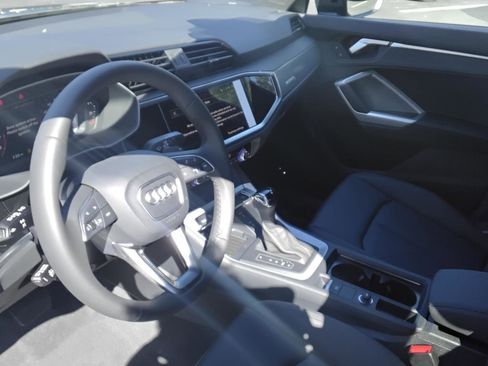 New 2025 Audi Q3 2.0T Premium image 17