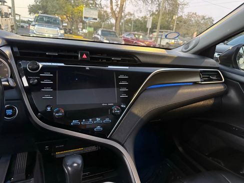 Used 2018 Toyota Camry XSE image 13