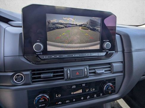 Used 2024 Nissan Pathfinder S image 21