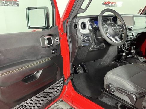 Used 2024 Jeep Wrangler Unlimited Sahara image 20