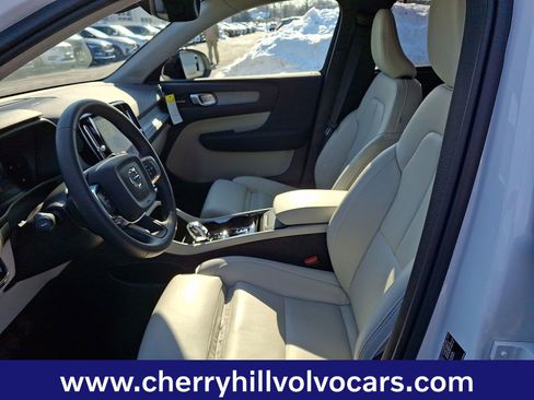 Certified 2025 Volvo XC40 B5 Plus w/ Protection Package Premier image 14