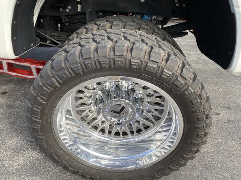 Used 2022 Ford F450 Platinum w/ FX4 Off-Road Package image 14