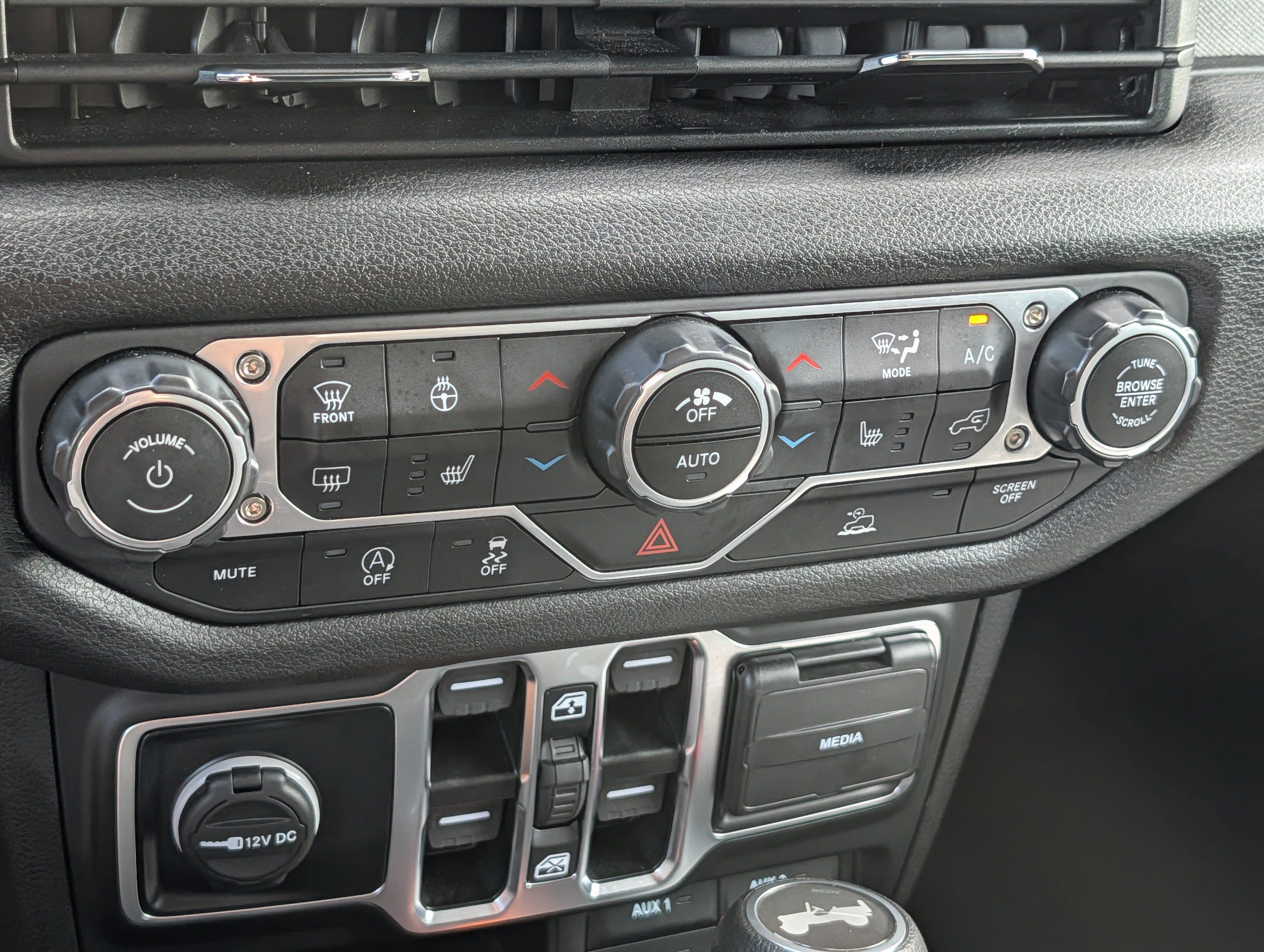 Used 2025 Jeep Wrangler Unlimited Sport AWD/4WD image 23