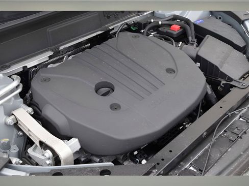 Certified 2025 Volvo XC60 B5 Ultra w/ Protection Package Premier image 25